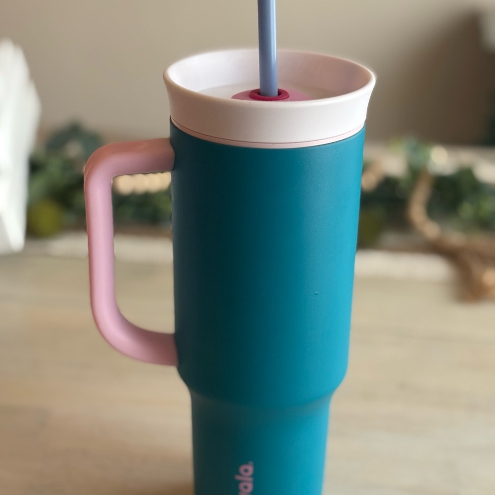 Vibrant Teal Tumbler with Pink Handle